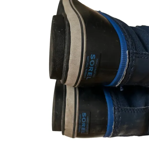 Sorel Youth Nylon Yoot Pac Boot. Blue. Lace up toggle closure. Sz 6.