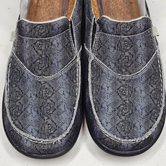 Spenco Siesta Snake Women's Supportive Slide in Silver Gray Size 9.5