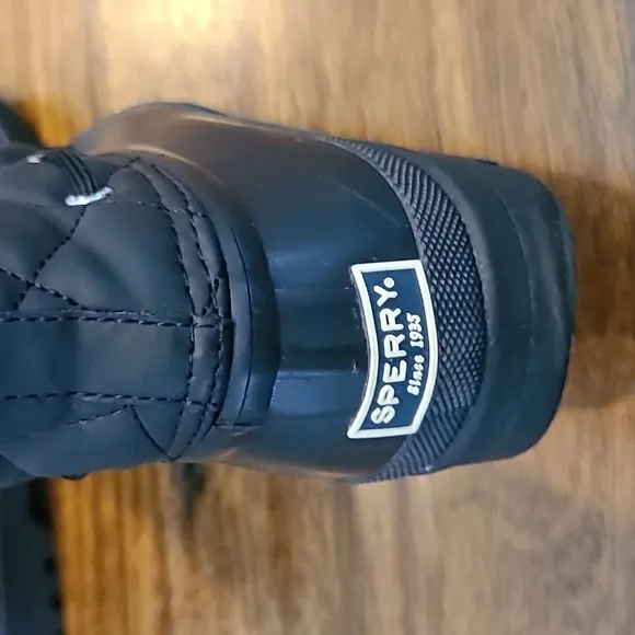 Sperry Top-Sider Black Saltwater Quilted Boots size 8