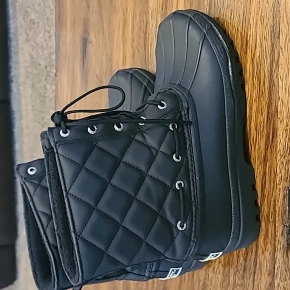 Sperry Top-Sider Black Saltwater Quilted Boots size 8