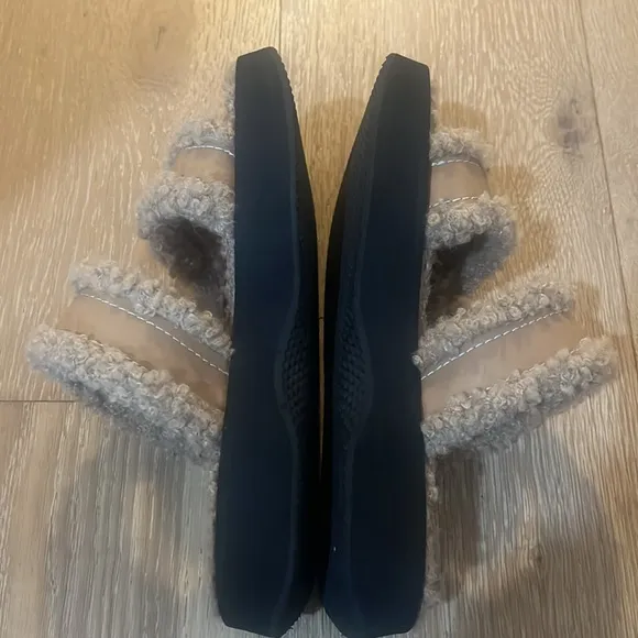 Staud Siesta shearling slide in doe