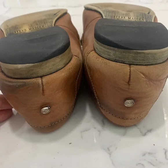 Steve Madden Brown Loafers. Size 8