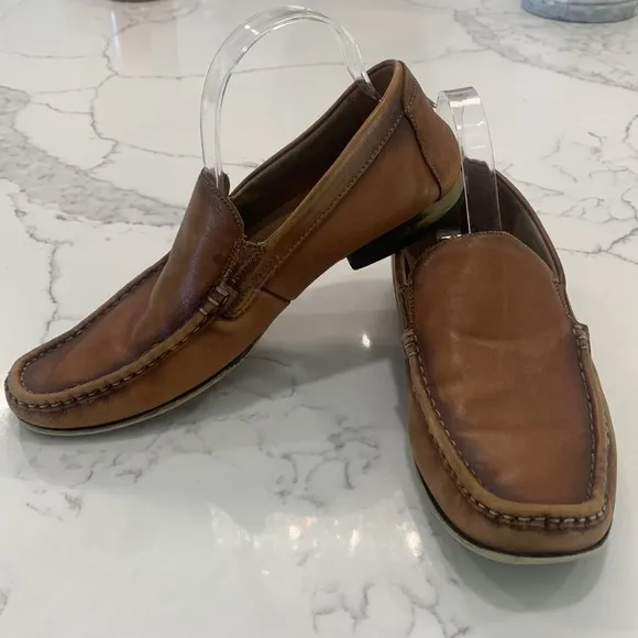 Steve Madden Brown Loafers. Size 8