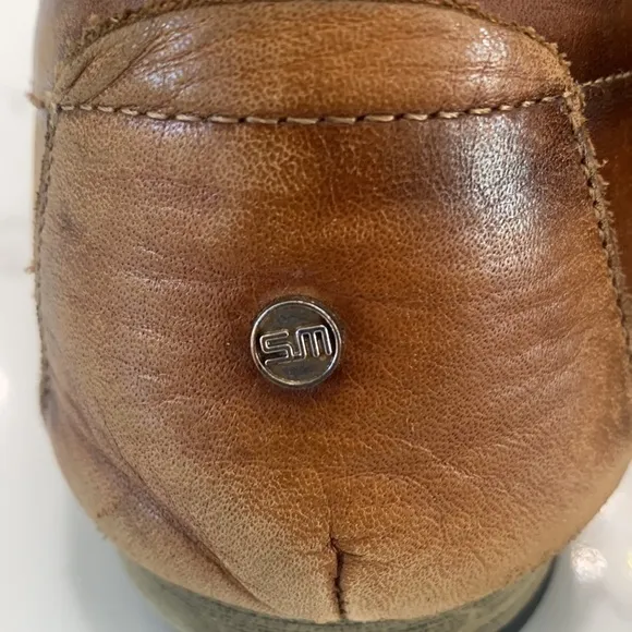 Steve Madden Brown Loafers. Size 8