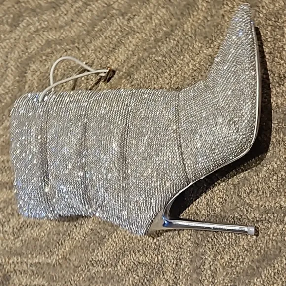 Steve Madden Cloak-r  rhinestone stiletto heel puffer boots  Nwot