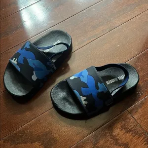 Steve Madden Kids Blue Camo Slides -Size 8
