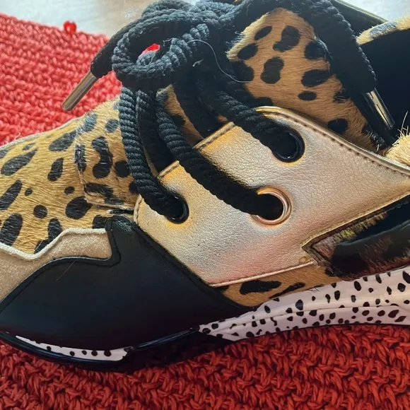 Steve Madden Women’s Cliff Leather Leopard Sneakers..Size 9. Preowned.
