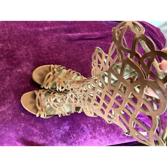 STUART WEITZMAN $495 Aphrodite Gladiator Sandal SEXY FLATS Size 9 Tan FESTIVAL