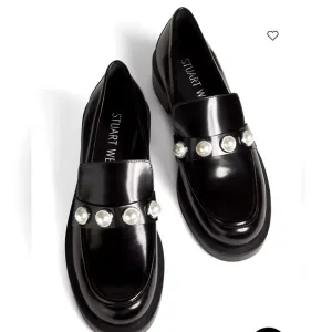 Stuart Weitzman Portia Bold Loafers Black.
