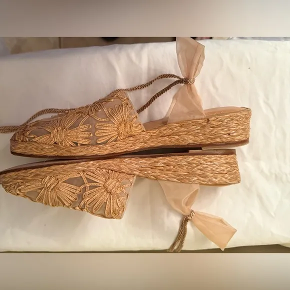 Stuart Weitzman Tan Floral Rufia, Organza Mesh Espadrilles, NWOB, Size 7-1/2