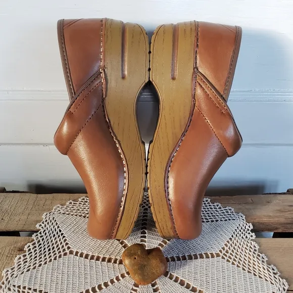 Tan Dansko Pro Honey Embossed Clog Cottage Tooled Floral Leaf Coastal 36 37 40