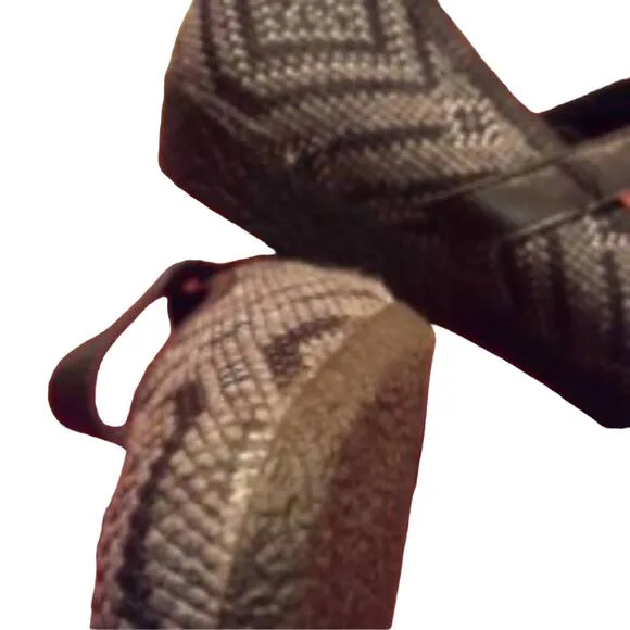 TAOS Geo Weave Fabric Strap-over MARY JANE Flats size 6