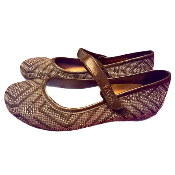TAOS Geo Weave Fabric Strap-over MARY JANE Flats size 6