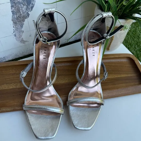 Ted Baker🍂🍁triple strap silver leather