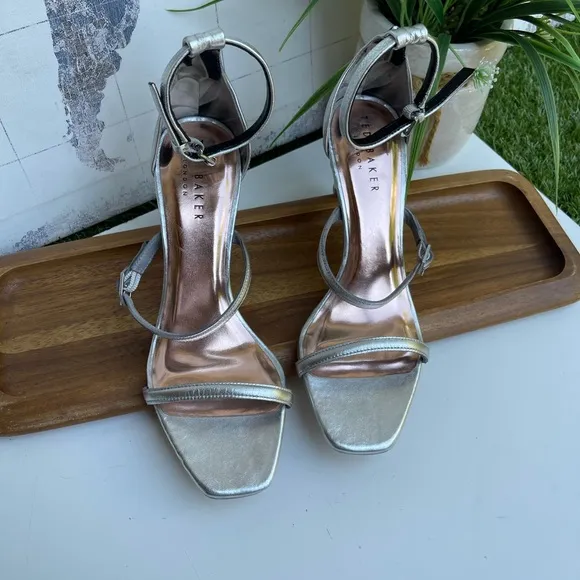 Ted Baker🍂🍁triple strap silver leather