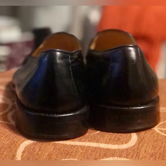 THE HAND CRAFTED WORLD OF VARDA Black Leather Loafers