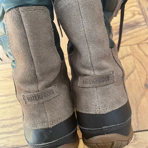The North Face Green and Tan Winter Boots with Faux Fur Lining