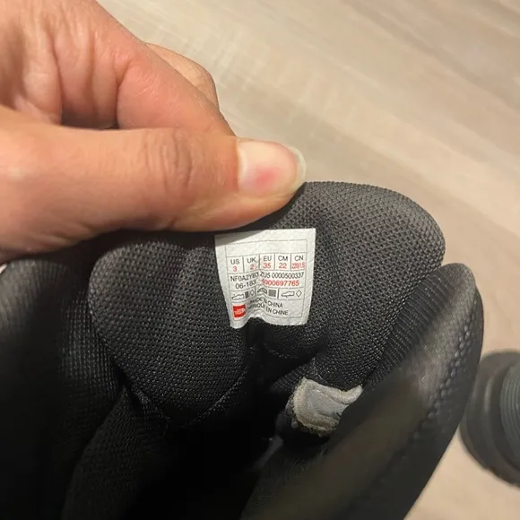 The north face hydro seal waterproof boys girls boot size 4