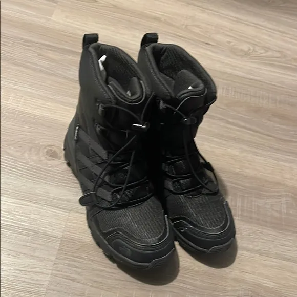 The north face hydro seal waterproof boys girls boot size 4