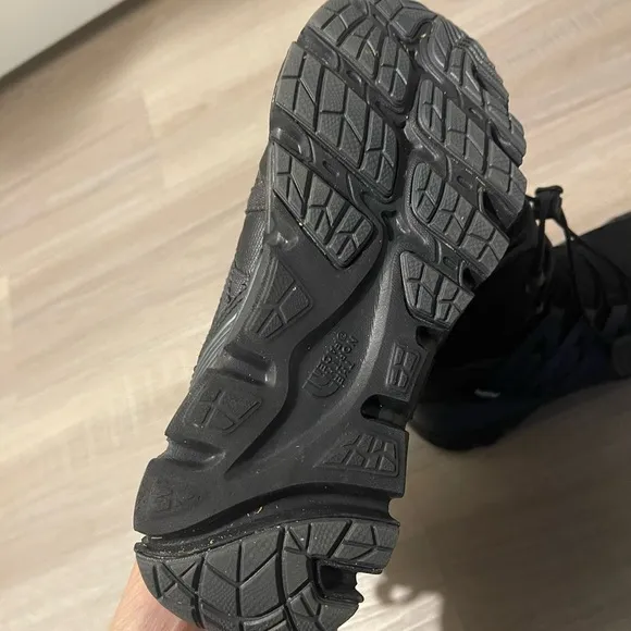 The north face hydro seal waterproof boys girls boot size 4