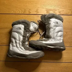 The North face icepick quilted boots white down 6.5