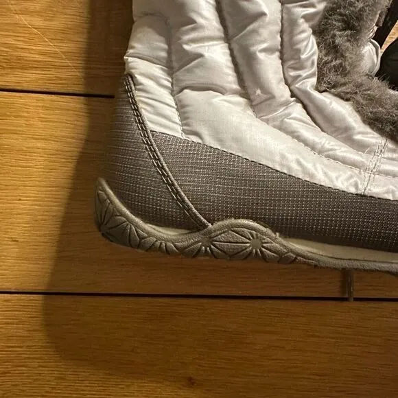 The North face icepick quilted boots white down 6.5