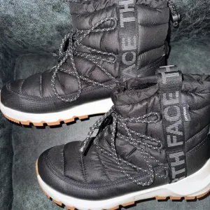The North Face Women's Black Fleece-Lined Boots