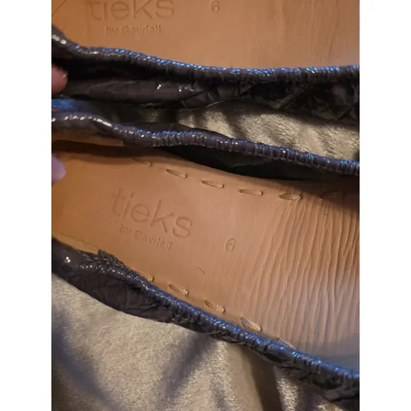Tieks Gray Croc Patent Leather Flats Size 6 EUC