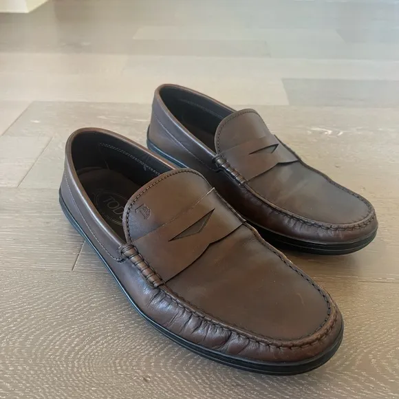 TOD’S Men’s Burnished Leather Moccasino Loafer Size 9 Brown