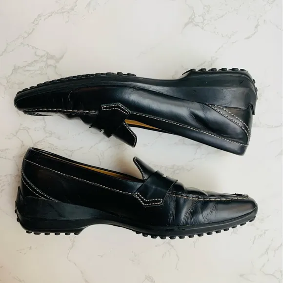Tod’s Womens Black Leather Rubber Sole Loafers | Size 9.5