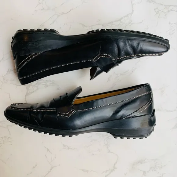 Tod’s Womens Black Leather Rubber Sole Loafers | Size 9.5
