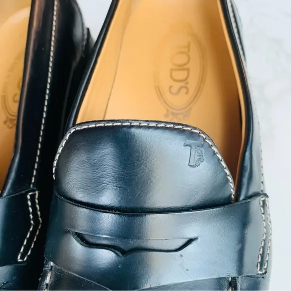 Tod’s Womens Black Leather Rubber Sole Loafers | Size 9.5
