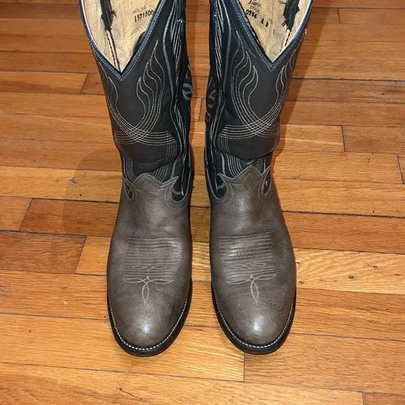 Tony Lama Leather Cowboy Boots in Sage Grey, size 9