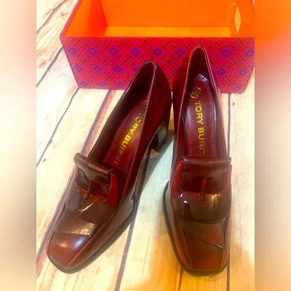 Tory Burch Buckle-Embellished wild berry Burnished Leather Loafers Size 6