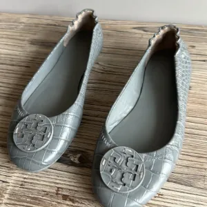 Tory Burch Minnie Travel ballet flats in Zinc size 8 great condition