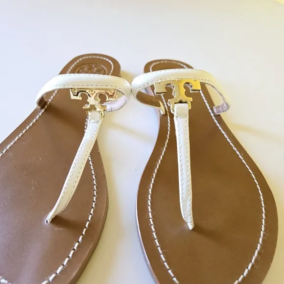 Tory Burch Women's T-Strap Thong Sandals Flats In White Patent Saffiano Size 6M