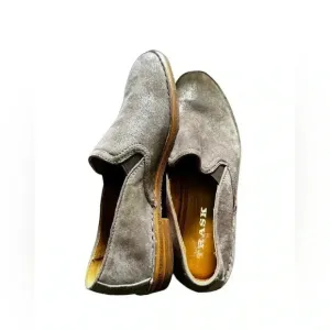 Trask Womens 6.5 Ali Gray Tan Sueded Leather Loafers Metallic Vibram Sole