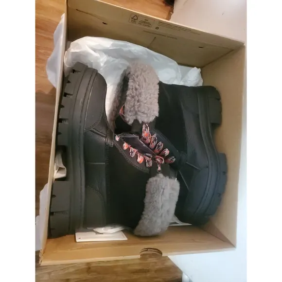UGG ASHTON ADDIE BLACK LEATHER WATERPROOF WINTER WOMEN'S BOOTS SIZE US 7