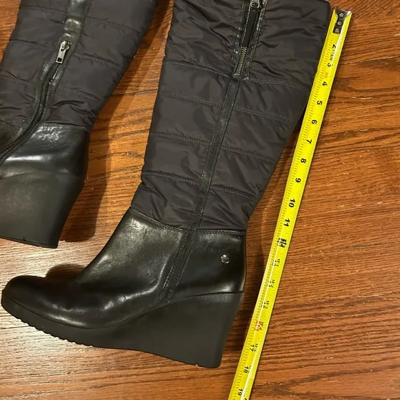 UGG Australia Black Leather Leona Quilted Puff Fold Over Wedge Boots Size 10
