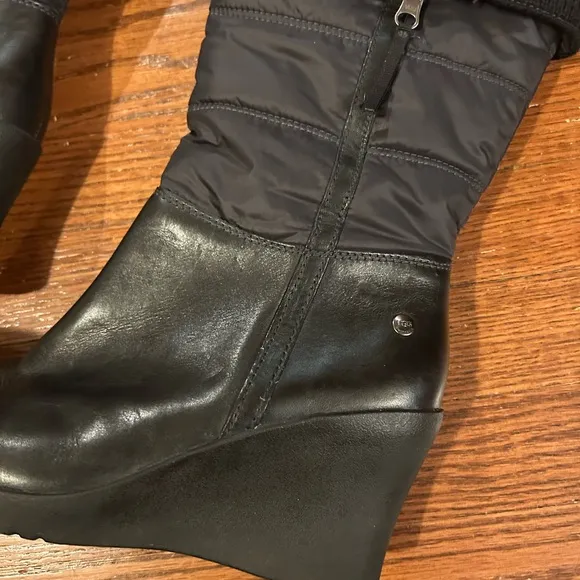 UGG Australia Black Leather Leona Quilted Puff Fold Over Wedge Boots Size 10