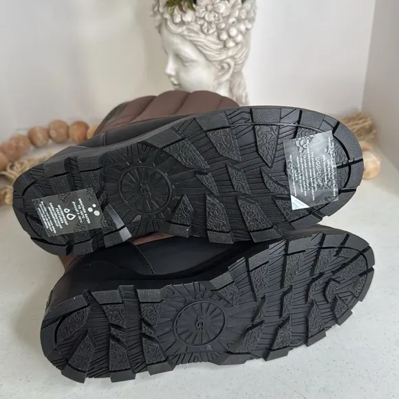 UGG Australia Classic Klamath Short Boots - Waterproof Sz 8