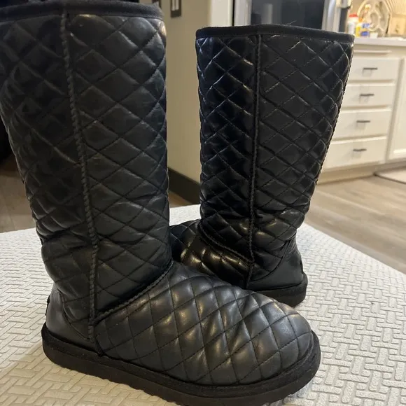UGG Australia RARE Classic TALL DIAMOND QUILTED Leather Boots US 7 EURO 38