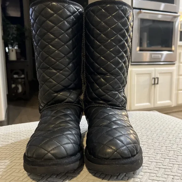 UGG Australia RARE Classic TALL DIAMOND QUILTED Leather Boots US 7 EURO 38