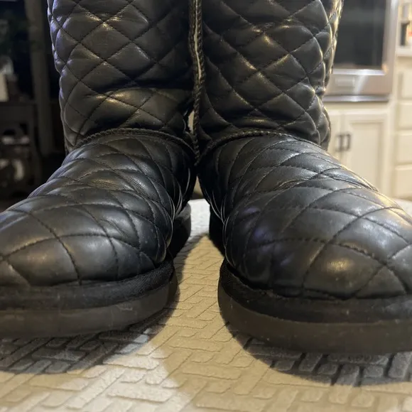 UGG Australia RARE Classic TALL DIAMOND QUILTED Leather Boots US 7 EURO 38