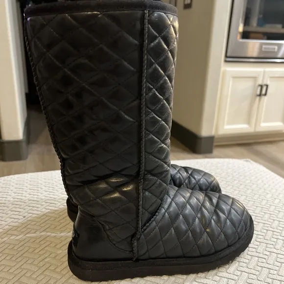 UGG Australia RARE Classic TALL DIAMOND QUILTED Leather Boots US 7 EURO 38