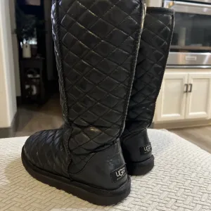 UGG Australia RARE Classic TALL DIAMOND QUILTED Leather Boots US 7 EURO 38