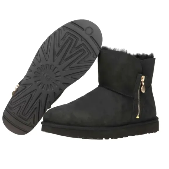 UGG Bailey Minis Size 10 Black Boots Real Shearling Lined Suede Gold Sid…