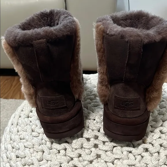 UGG Brown Shearling Boots. Used once. Size 8. Very good condition