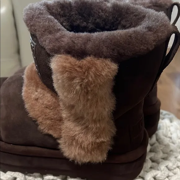 UGG Brown Shearling Boots. Used once. Size 8. Very good condition