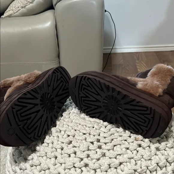 UGG Brown Shearling Boots. Used once. Size 8. Very good condition